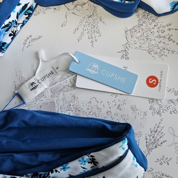 NWT!!! Cupshe Teal and White Floral Bikini, Size Small - Picture 4 of 6